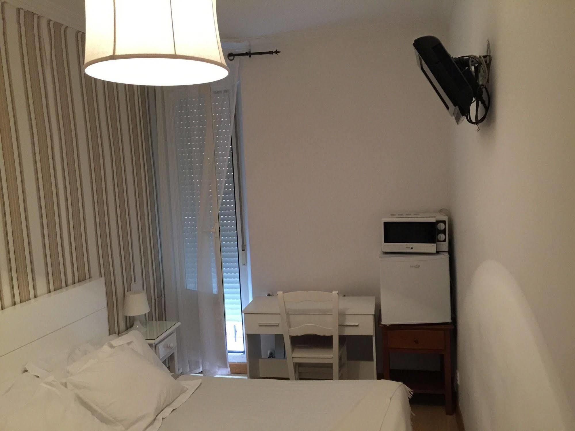 Hostal La Estrella Madrid Exterior photo