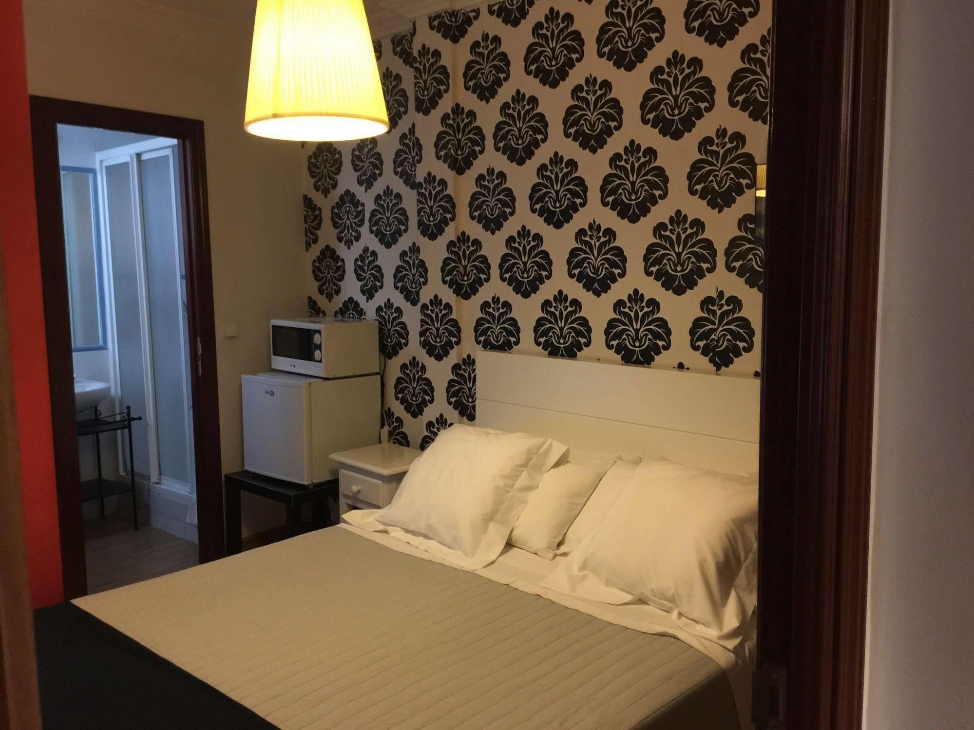 Hostal La Estrella Madrid Exterior photo