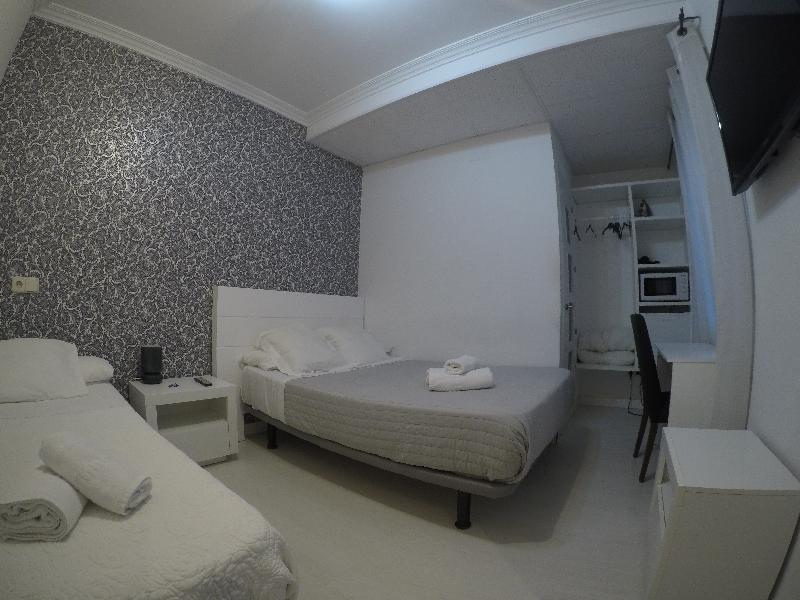Hostal La Estrella Madrid Exterior photo