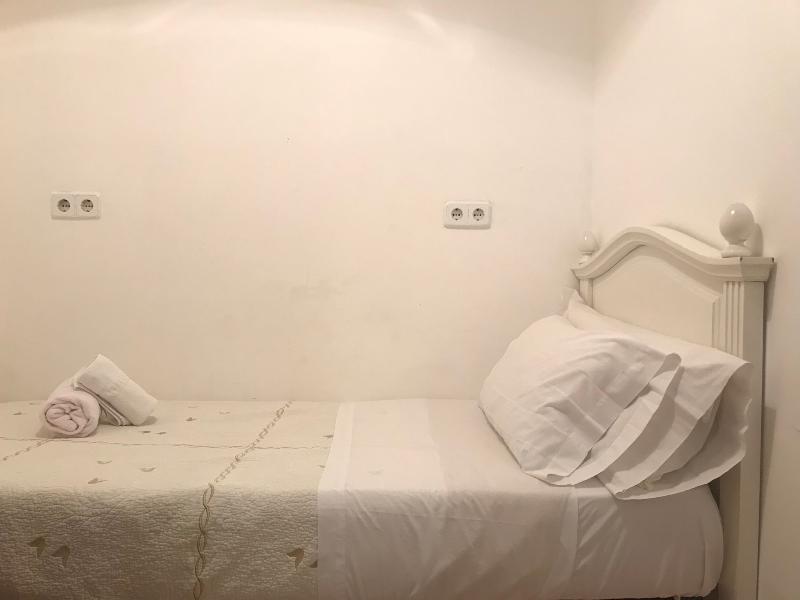 Hostal La Estrella Madrid Exterior photo